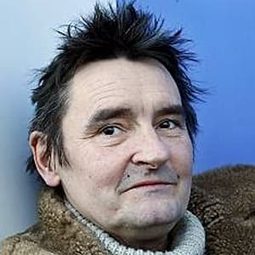 Markku Peltola 飾演 M