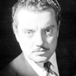 Luis Aceves Castañeda 飾演 Parricide