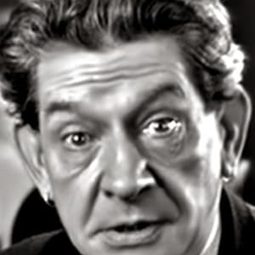 Randle Ayrton 飾演 Captain Turner