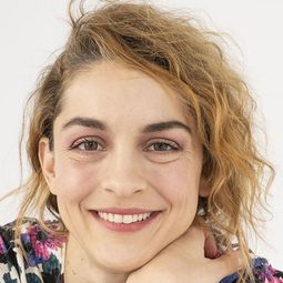 Youlika Skafida 飾演 Rita