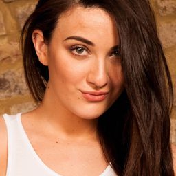 Joey Fisher 飾演 Zala