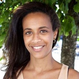 莎洛美安妮圖 飾演 Johanna