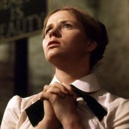 Ingrid Mason - 懸岩上的野餐演員 飾演Rosamund Swift