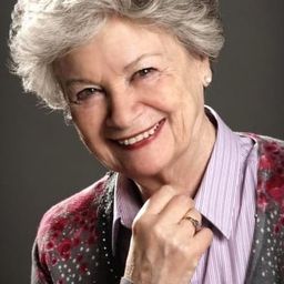 阿莉耶拉·雷吉歐 飾演 Adelaide