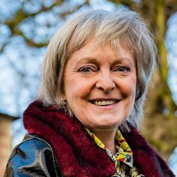 Mieke Bouve 飾演 Louisa