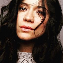 Luciana Faulhaber 飾演 Janett