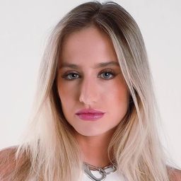 布魯娜·格利普豪 飾演 Raissa