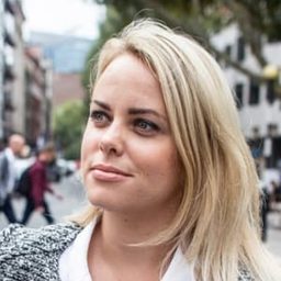 Cecilie Fjellhøy 飾演 Self