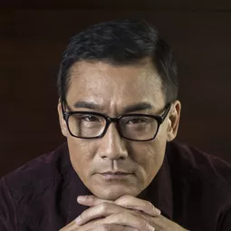 梁家輝 飾演 Ryuichiro Kagawa