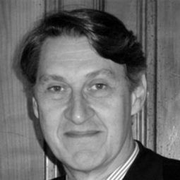 Jean-François Perrier - One Woman or Two演員 飾演Hotel Concierge