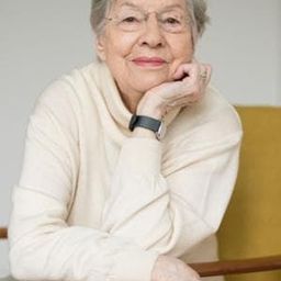 Ilse Strambowski 飾演 Kino cashier