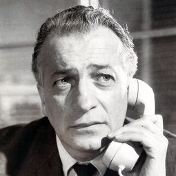 Cec Linder 飾演 Joe Armstrong