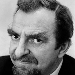 Hugh Griffith 飾演 Scheich Ildirim