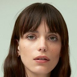 史黛西馬汀 - 傍晚時分演員 飾演Charlotte Carson