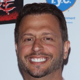 Sal Governale 飾演 Dominic aka Italian Ice