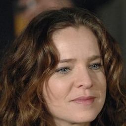 Michèle-Barbara Pelletier - 晚霞演員 飾演Isabel Marino