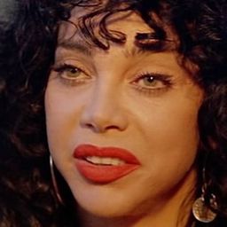 Stefania Stella 飾演 Stefania Stella