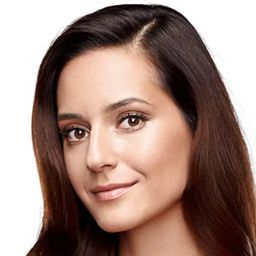 賽迪芙·阿弗哲 飾演 Esra