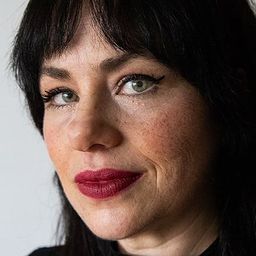 Karine Teles 飾演 Milene