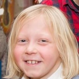 Thias Salberg 飾演 Karl