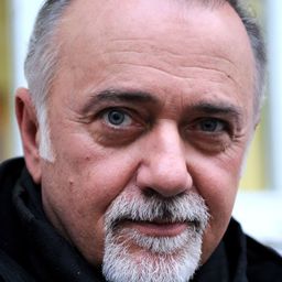 Giorgio Faletti 飾演 Prof. Martinelli