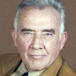 Fernando Guillén - 論盡我阿媽演員 飾演Actor 