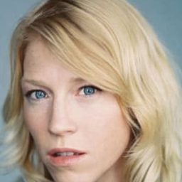 Jane Leigh Connelly 飾演 Hazel