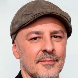 羅伯托·阿拉莫 飾演 Jesús Vaquero