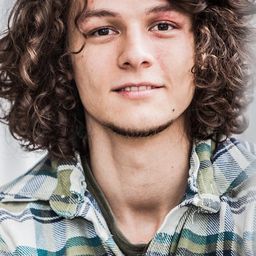 Paul Schlösser 飾演 Eric