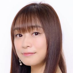 遠山 枝裏子 飾演 