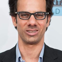 Dan Cogan 飾演 Self (voice)