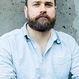 Andrew Moxham 飾演 Kalvin