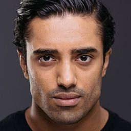 Ravdeep Singh Bajwa 飾演 Receptionist