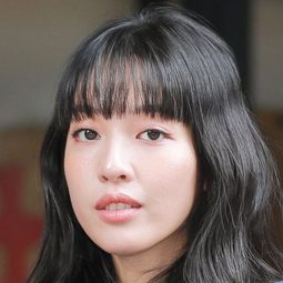 王渝萱 飾演 Yu Ting Lien / Ting