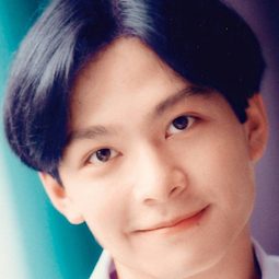 鄧一君 飾演 Mr. Lee