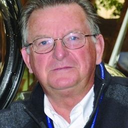 Graham Hawkes 飾演 Himself