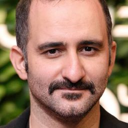 Pouria Rahimi 飾演 Ali