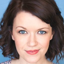 Pamela Mitchell 飾演 Sarah