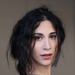 Teresa Fiorentino 飾演 Sisina