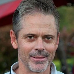 C·湯瑪斯·哈威爾 - 青春狂戀演員 飾演Tim Pearson