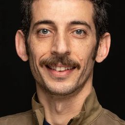 Hakan Bulut - 大喜之夜演員 飾演Fotoğrafçı İso