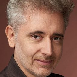 赫克托·迪亞茲 飾演 Basile