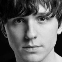 Liam Boyle 飾演 Paul