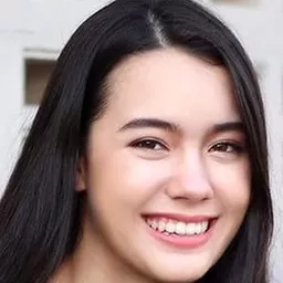 丹妮絲·潔莉爾查·卡本 飾演 Yad