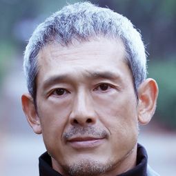 鶴見辰吾  飾演 Takumi Tanaka