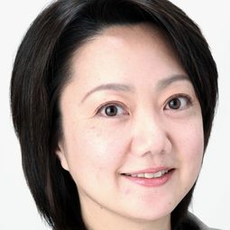 玉川砂記子 飾演 Tomomi Satou (voice)