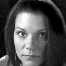 Gina Hernandez - 天堂旅行演員 飾演Milagro Family Member