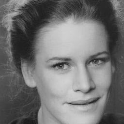 凱尤菈妮·李 飾演 Sister O'Shaughnessy