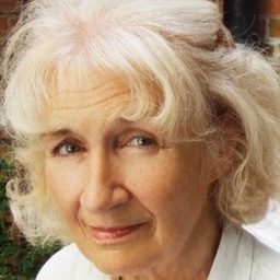 Caroline John 飾演 Mrs. Miller