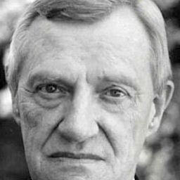 Jacques Brunet 飾演 Lucien